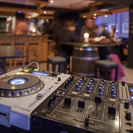 Provisorium13 Hotell Arosa