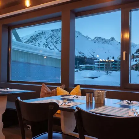 Provisorium13 Hotell Arosa