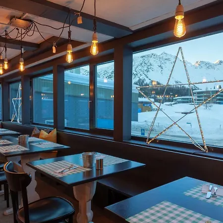 Provisorium13 Hotel Arosa