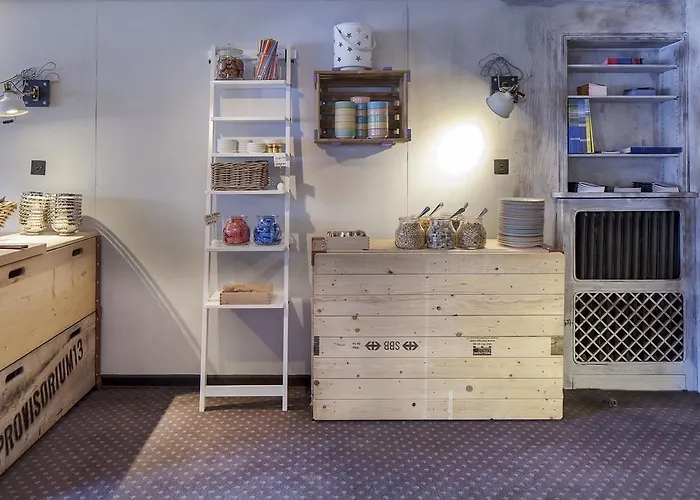 Provisorium13 Otel Arosa