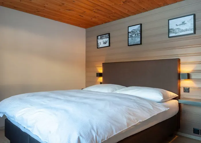 Provisorium13 Otel Arosa